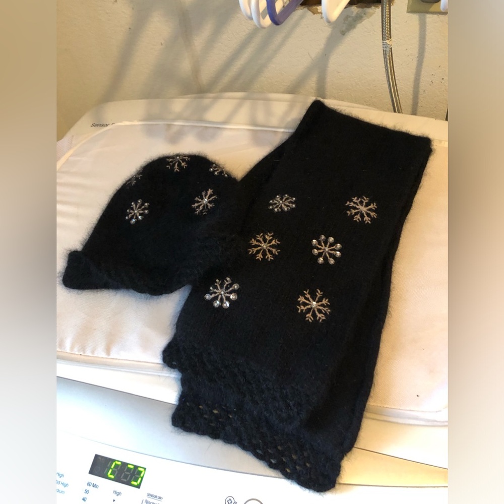 🎄Angora Blend Snowflake Hat & Scarf Set- 791 $70 or $65 w/offer